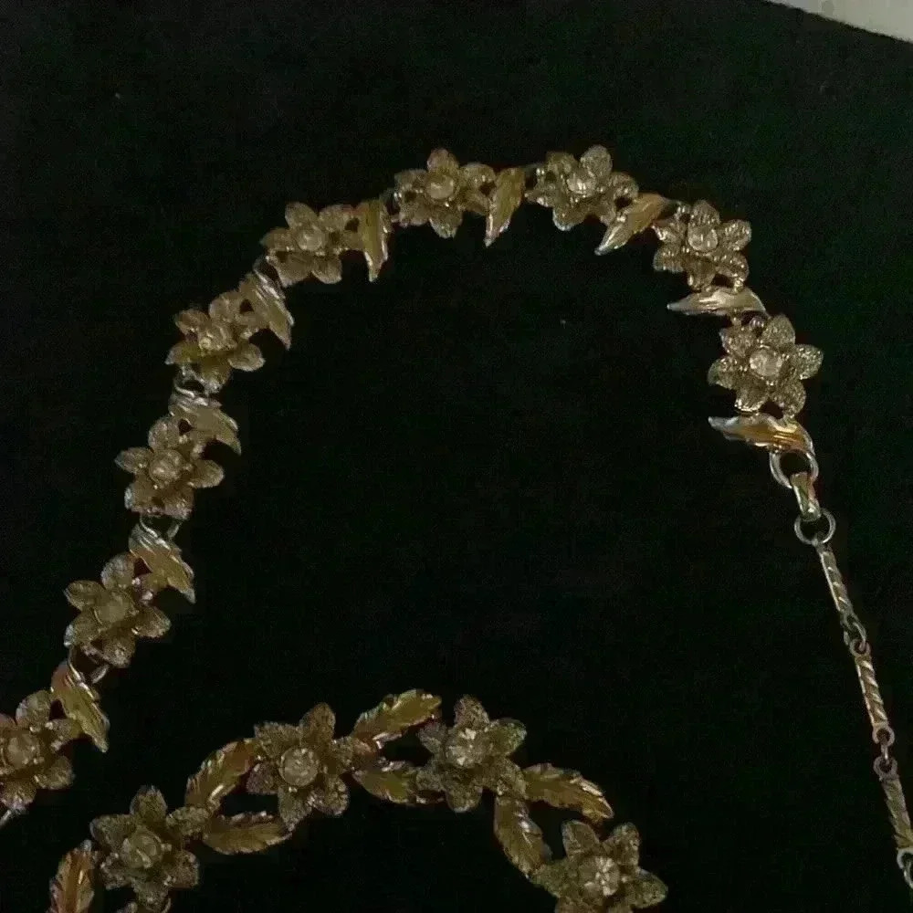 Vintage Cora 3 piece set gold tone w/ rhinestone floral retro stunning set - Picture 4 of 4